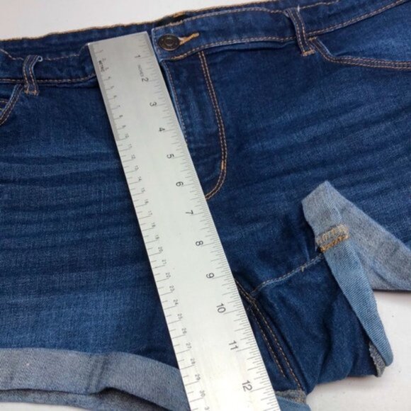 LIKE NEW R JEANS HIGH-RISE SHORTS W33 - Picture 8 of 9